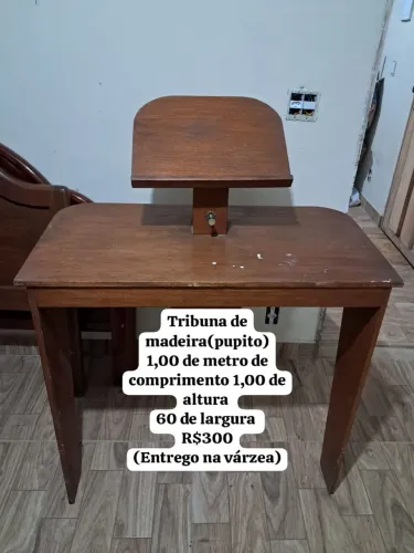 Tribuna de madeira (pulpito)