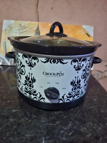 Panela elétrica em cerâmica.