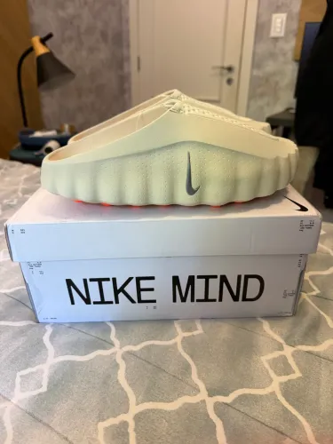 Nike Mind 001