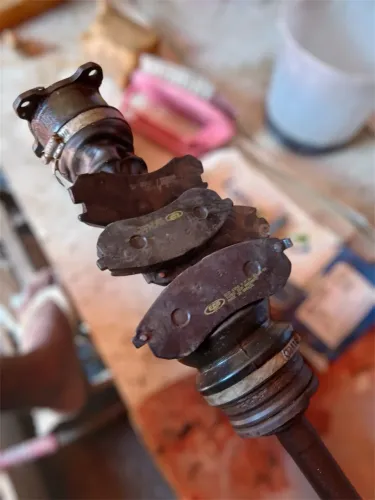 Pastilhas de freio dianteira e semi eixo de L200