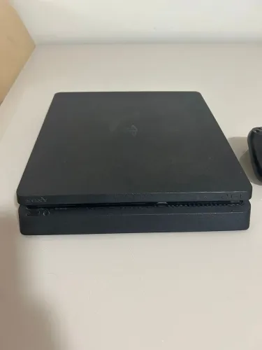  PlayStation 4, 2 controles + 3 jogos  aceito pagamento no cartão 
