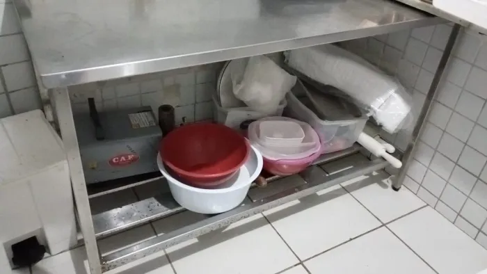 VENDO MESA PARA COZINHA INDUSTRIAL INOX GRANDE 