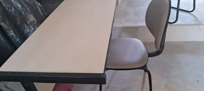 Mesa e duas cadeiras