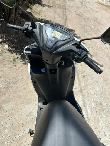 VENDO MOTO YAMAHA FLUO 125