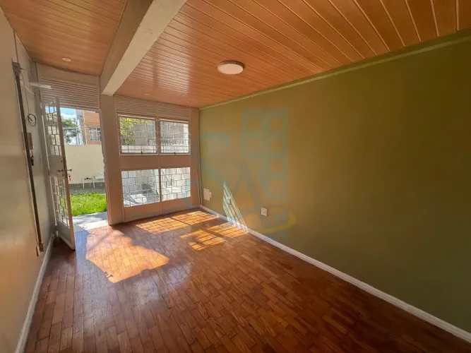 Casa para locação em Belo Horizonte-MG, bairro Santo Antônio: 2 quartos, 1 sala, 2 banheir