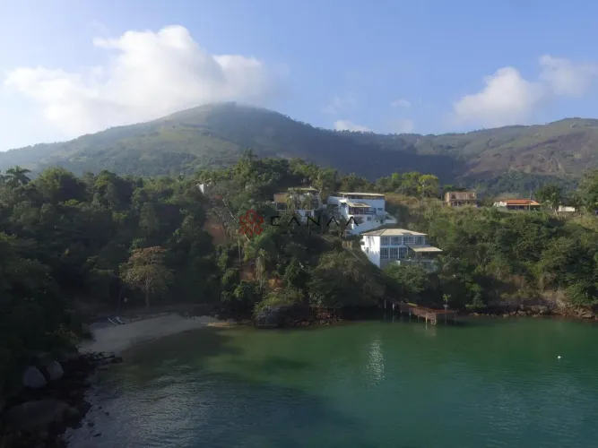 Belo terreno de frente para o mar na Costa Verde
