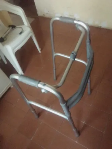 Andador de alumínio