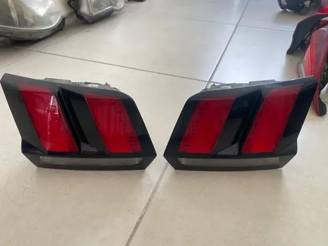 Lanterna  Peugeot 3008 (da tampa de mala)