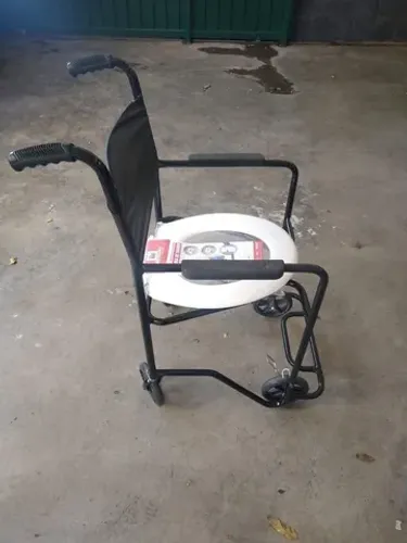 Cadeira de Banho Semi nova