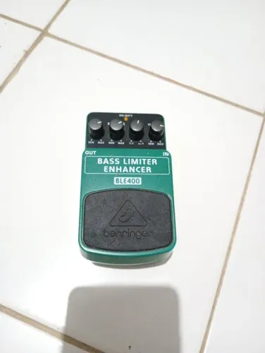 Pedal Behringer Bass Limiter Enhancer BLE400