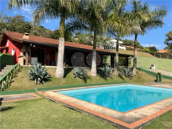 Chácara à venda ou para alugar com 6 quartos em Saboó, São Roque - SP