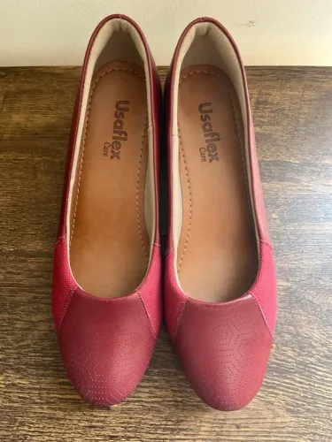 Scarpin de salto quadrado linha conforto USAFLEX vinho