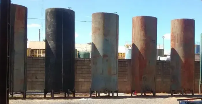 Tanques reservatório.  Estacionário, horizontal e vertical.  