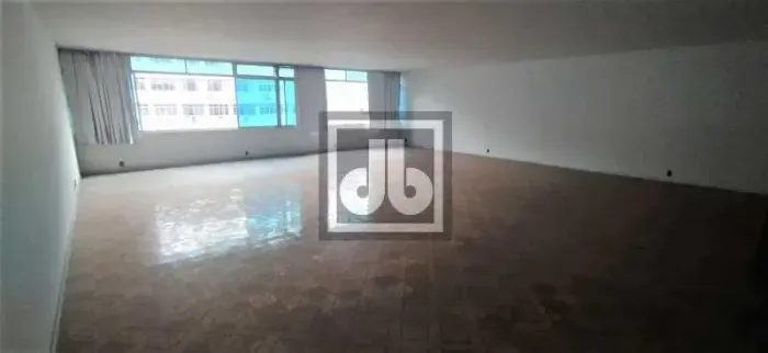 Flamengo - Av. Oswaldo Cruz - Rua nobre - 372m2 - 4 quartos - 2 vagas - Vazio