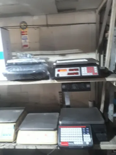 Balanças eletrônicas. Cortador de frios. E moedores de carne