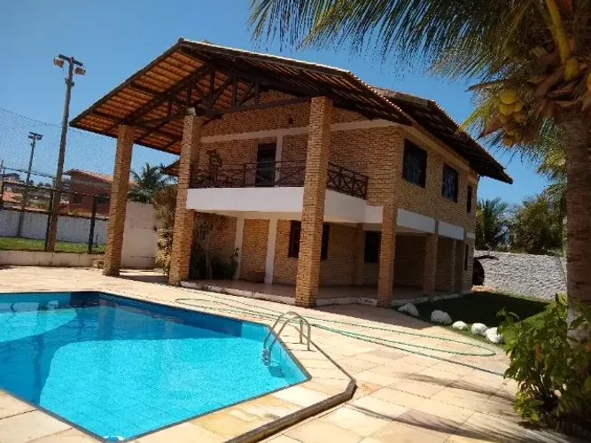 Linda casa próxima ao Beach Park (com campo society)