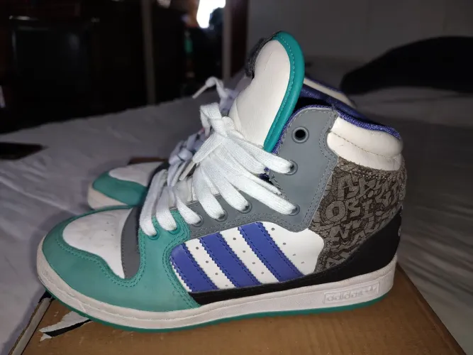 Tênis Adidas (no estado)