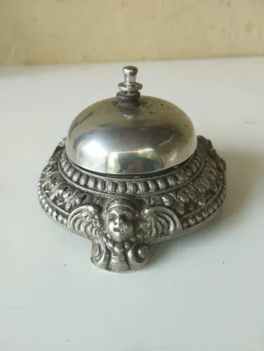 Campainha de mesa antiga 