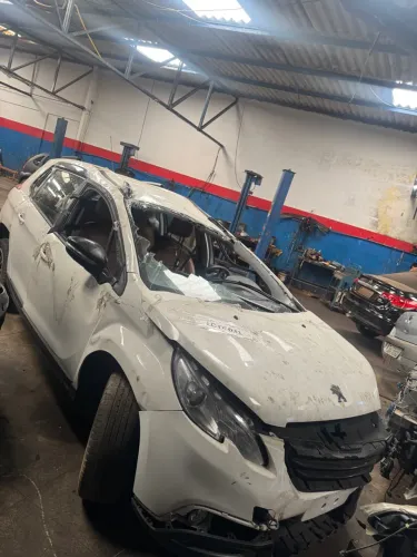 Peugeot 2008 1.6 automático 2017 retirada peças 