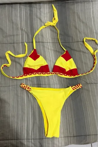 Biquíni feminino amarelo e vermelho 