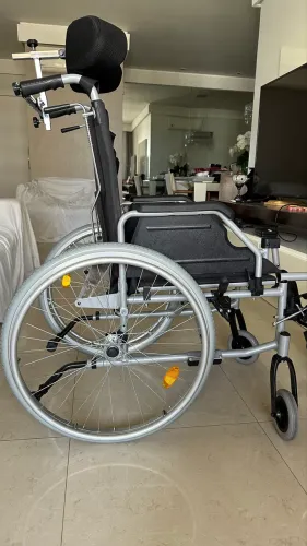 Cadeira de Roda Reclinável , dobrável com várias funções ! 