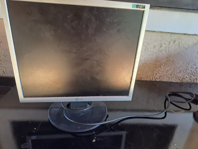Monitor LG  17pol em perfeito estado 