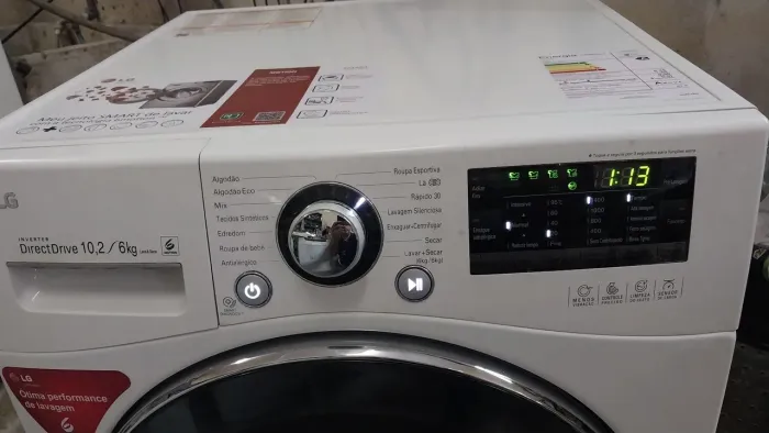 Lava e seca 220v semi nova 