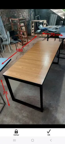 Mesa de escritório com design moderno