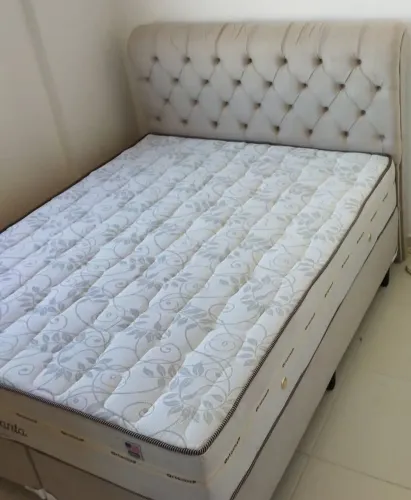 Cama Queen  colchão  semiortopedico e cabeceira 