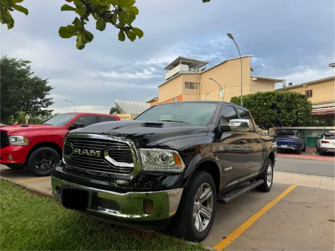 Ram Classic Laramie 5.7 V8 16V Gasolina 4X4 Aut. 2022