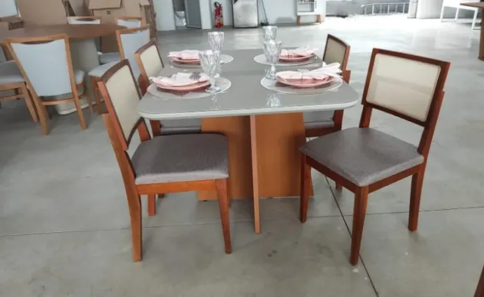Mesa de Jantar com 4 cadeiras Madeira