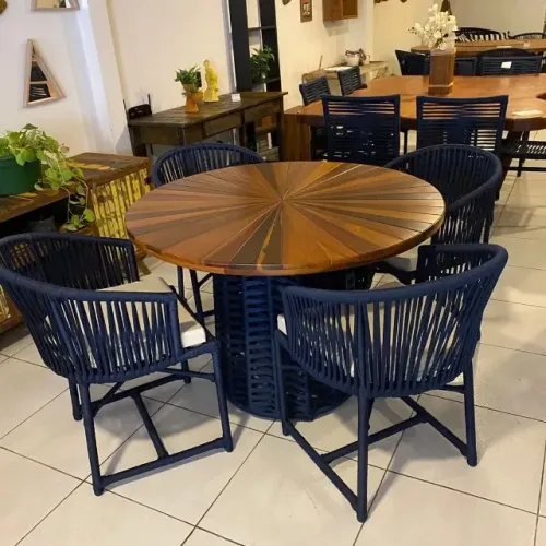 MESA COM 4 CADEIRAS PARA VARANDA- TAMPO DE MADEIRA