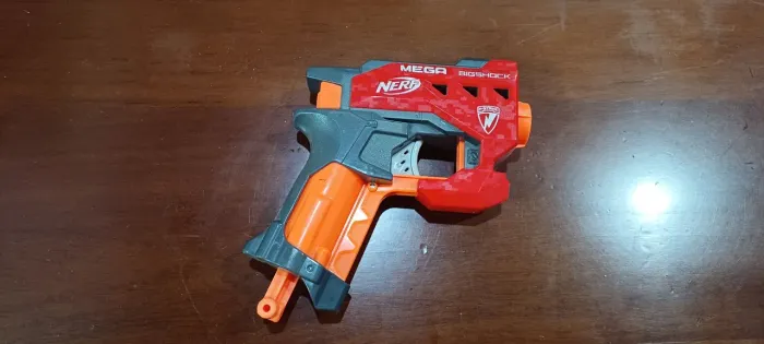 Par de pistolas Nerf mega bigshock e outra.