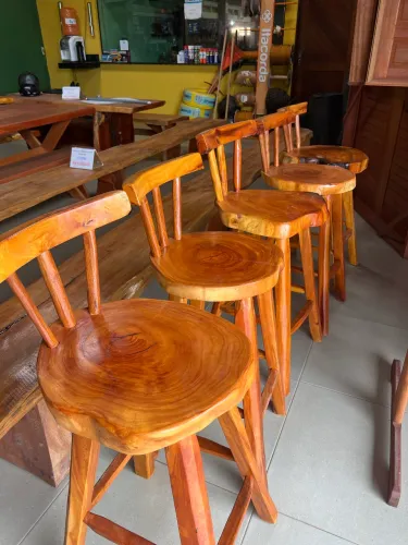 Banqueta em jaqueira 