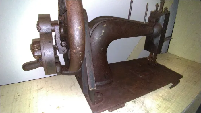 Máquina de costura antiga - peça de decoração
