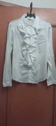 Camisa social branca da Rubinella com babados