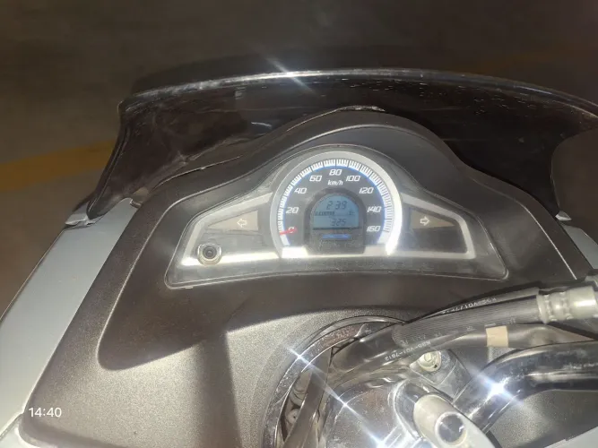 Vendo ou troco Moto Honda Pcx 150, cor prata, ano 2018, totalmente revisada