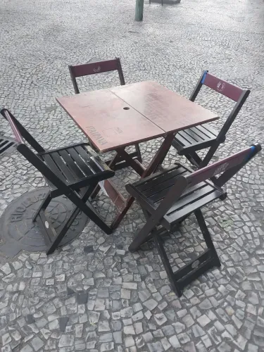 MESA 4 CADEIRAS DE FECHAR 