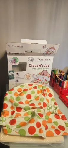 Travesseiro anti refluxo Clevamama para recém- nascido 