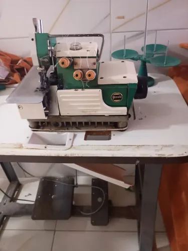 Máquina de costura 