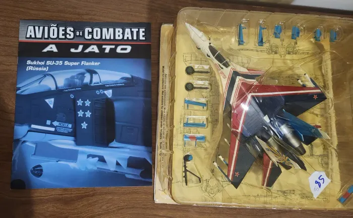 Miniatura Avião a Jato Russo Sukhoi SU-35 Super Flanker Altaya 1/72
