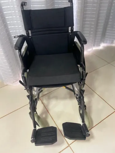 CADEIRA DE RODAS