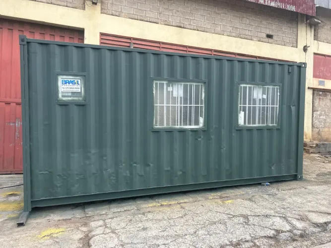 Contêiner maritimo com porta janela tipo casa