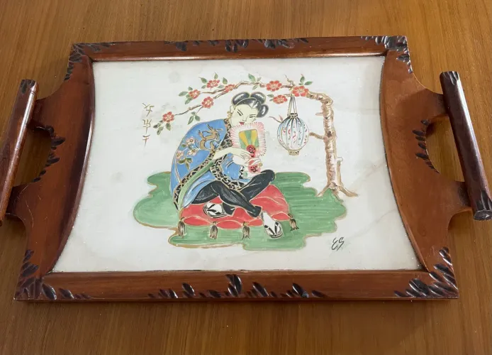 Bandeja madeira maciça com tampo de vidro e pintura em tela