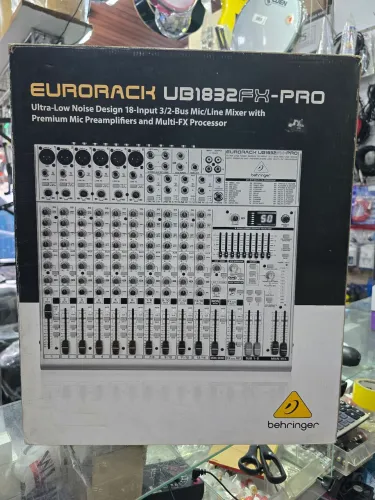 MESA BEHRINGER 14 CANAIS COM CASE 