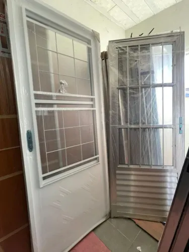 Portas sociais com vidro e grade de proteção / entregamos a domicílio/ a partir de 510,00