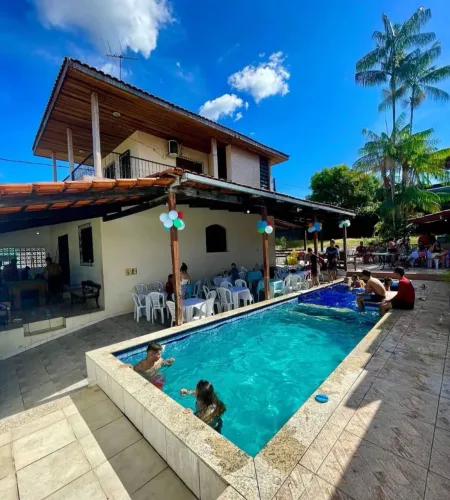 Linda casa com piscina