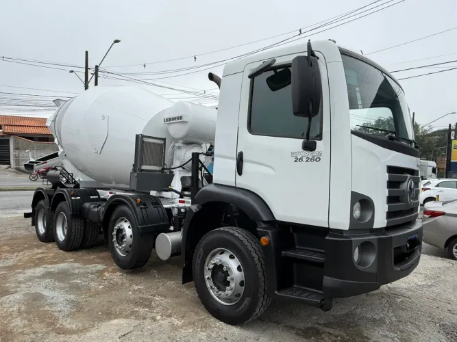 Vw 26260 2023 8x4 Bitruck 4 eixos betoneira traçado 