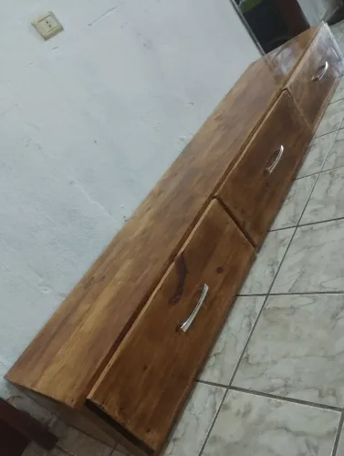 Bancada de Madeira com Gavetas - Design Funcional