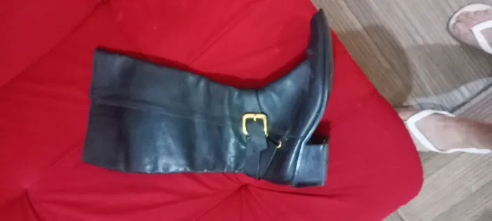 Bota cano alto preta
